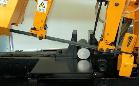 武宣数控带锯床自动送料精度会出现偏差吗？