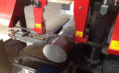 武宣卧式带锯床加工时出现明显振荡如何排查？